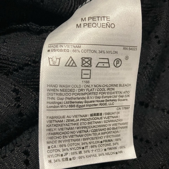 🌸 3/$20 Banana Republic top - Picture 9 of 9